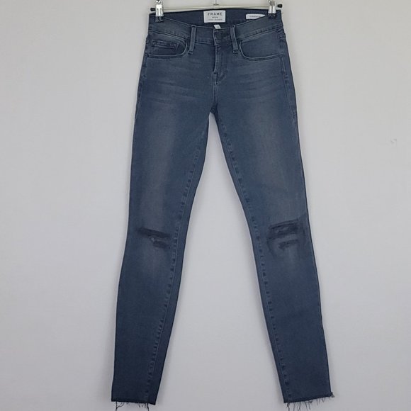 FRAME Denim Mid Rise Skinny Raw Hem Knee Tear Jean in Gifford Dark Wash - Picture 2 of 12